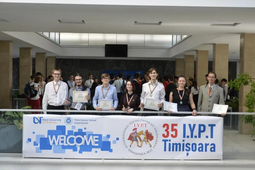 Secondary school team wins a silver medal at the International Young Physicists’ Tournament in Timisoara